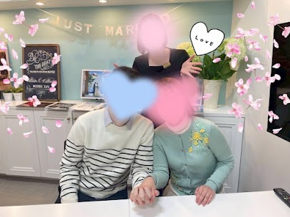 いたるところで桜の花が美しく咲いていて、気持ちの良い季節ですね。

今年は皆さまお花見は行かれましたか？
ここIBJメンバーズ大阪店も、お向かいのビルの道路沿いに桜並木があるので、天気が良いお昼休みには外をお散歩したくなります。🌸

会員様のデート報告でも、京都や奈良と桜をお二人で見に行かれた方が沢山いて、お二人で季節を感じるデートは素敵ですよね✨

先日ご成婚のご挨拶にお越しのカップルさんをご紹介致します。

男性会員T様は、昨年11月初めにパーティーにご参加の際、私がお声をかけて、即【IBJメンバーズ】にご入会頂きました。

T様はご活動スタートして、初めのお見合い数名だけで、運命のお相手と出逢われましたので、活動期間の5か月もほぼお相手との交際だけに使われました。

決断判断も早いT様ですので、「彼女と真剣交際に進みたい！」とお気持ちを教えて頂き、その時点で他の方へのお申込みもされず、順調に彼女とだけ交際をされました。

交際中はお互いの価値観や考え方、仕事に対する考えもすり合わせをしっかり伝えられました。

また、当初男性T様は関東に転勤の可能性が高いとのことで、プロフィールの内容にもしっかりそのことを記載していただき、転勤のことも理解されてお会いした女性様です。

結果的にこの春からの転勤はなく、もうしばらく関西に居れるとのことでしたので、しばらくはお二人でこちらで過ごされるようです(^^)

ご入籍はもう少し先になるようですが、T様から「本当に可愛い方なんですよ～💛」とおのろけのお言葉も頂戴しております(^^)

T様とお話して婚活の場を【IBJメンバーズ】に切り替えられ、あっという間に素敵なお相手と出逢っていただkけ、私たちの方がびっくりしております。

これからも穏やかで笑顔の絶えないご家庭を築いて行って下さいね！