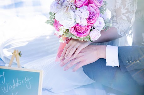 こんにちは☺️
【　結婚相談所IBJメンバーズ有楽町店　】です！

✓まずは、ここからチェック！
https://www.loungemembers.com/yurakucho/

本日は、
【こんな人にはお勧め★結婚相談所に向いている人の特徴】

をピックアップしていきたいと思います(*^-^*)


①結婚への意思が固まっている人！

結婚相談所には、結婚願望の強い方が集まっています。
そのため、結婚相手を探している方にとっては、
効率の良い婚活方法だといえます。


②短期間で効率よく結婚したい人！！

結婚相談所は、結婚する意志がある方の中から
条件に合った人を絞り込むことができ、お相手探しを効率的に進められます。
また、結婚相談所によっては、お見合い場所や日程の調整をカウンセラーが行うため、
仕事が忙しい人をはじめ、結婚相手を短期間で探したい方に向いています。


③会うまでのメッセージのやりとりが苦手な人！！！

結婚相談所でも、婚活アプリ同様にお見合いのお申し込みをし、メッセージのやりとりを行うこともあります。
しかし、お互いの詳細なプロフィールを共有しあっているため、自己紹介や駆け引きをする必要がなく、
実際に会うまでの間に必要以上にメッセージを重ねずに済みます。
そのため、メッセージのやりとりが苦手な方でも、次のステップに進める可能性があります!(^^)!


上記１項目でも当てはまる方は、結婚相談所での婚活が向いている可能性が高いです(*^-^*)


IBJメンバーズ有楽町店では【無料婚活相談】を行っております！

「可能性を最大化する環境」
「最高の味方」がいます。

わたしたちは、いっしょに悩んだり、考えたり、励ましたりしながら

自分のことのように本気になってあなたの婚活をサポートします。

♡業界最大級の会員・婚約までサポート♡
【　本気の人だけの、IBJメンバーズ　】

まずはお気軽なご相談の
来店予約はこちらから↓↓
https://www.loungemembers.com/yurakucho/
地下鉄有楽町駅直結★徒歩1分！！

【⭐IBJの動画もご紹介させていただきます⭐】
結婚相談所で活動をするのに一番大事なこととは？
https://www.youtube.com/watch?v=dHnL7PsbZQc&t=52s