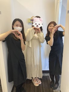 こんにちは！
 
 神戸・三宮の結婚相談所IBJメンバーズ神戸店です！
 
 いつもブログをご覧いただきありがとうございます✨
 
 今回は、IBJメンバーズ神戸店で 
7月にご成婚されたFさん（女性・当時37歳）の
ご成婚エピソードをご紹介いたします😊
 
Fさんは、活動から4ヶ月でご成婚されました💐
 このスピード感で
幸せなご成婚を迎えられた
Fさんの活動の特徴を
担当カウンセラーに聞いてみました🎤✨

相談所のご興味がある方の
ご参考になれば幸いです。 


🌻Fさんの活動の特徴🌻


【活動スタートと同時にしっかりお見合い申し込みをされ、
スタートダッシュ成功！】

➤お見合い申し込みを積極的にされながら、申し受けのご縁を大事にしてお見合いを頑張ってくださっていました

 


【ご縁を大事に積極的に会うことを大切に活動！】

➤お見合いは”色んな方とお話できて楽しいし良い人ばかりです”と
ご縁がなかったとしても
おが弾まない時があっても、お相手の良い面を見たり、
お見合いを楽しむことができていた女性でした


 
【カウンセラーにも随時報告！】

➤大阪店とのカップルだったので相手カウンセラーとも連携がとりやすく
基本的には二人で話をしていただくことを大事に見守りながら、
大事な話がしやすいアシストをカウンセラーサポートとして実施しました
 


～彼とのエピソード～
成婚退会をした彼とは、
活動のはじめの方にお見合いをされましたが、
Fさんは、
「とにかくはなしやすくて心地が良い！」
「そんな彼がいてくれたので良い意味で他の人とも比較ができた」
とのこと。
 
とはいえ、しっかり者で
現実的な彼女ですので
感情だけで決めていくのではなく
早い段階で現実的な結婚観のすり合わせも話題に交えて
彼とお話しをしっかり進められました。
 そして、
最終的に交際期間3か月で
ゴールインされました♪

 
ご成婚面談では、
私（Fさんの入会担当M）も
Fさんの幸せそうなお顔を見ることができて、
とても嬉しかったです。
思わず二人で目をうるうるさせてしまいました😢
 
どうぞ 末永くお幸せに♡ 
 
 
『今年中には良い人と出会いたい！！』
 『アプリや街コンでの出会いが怖い・疲れてきた…』 という方は、
 是非一度IBJメンバーズ神戸店へお越しください！！
 
 ※ IBJメンバーズ神戸店は三宮近郊の方だけではなく、 
明石・加古川・姫路方面からお越しくださる方も多いです😌 
（四国・中国地方の方もお気軽にご連絡くださいませ） 
 
 
ご来店・オンラインにて無料婚活相談会絶賛受付中です！
 相談所を比較検討されている方は ぜひ弊社ホームページもご覧くださいませ ↓↓