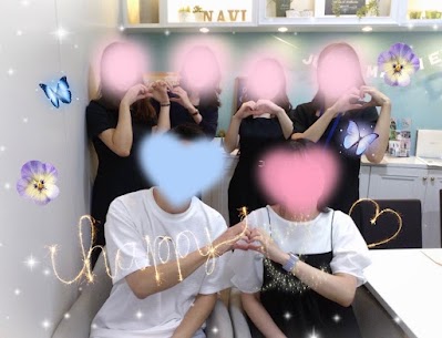 こんにちは！結婚相談所IBJメンバーズ大阪店です。

9月も既に終盤となり、今月も沢山のご成婚カップルさんがご挨拶にご来店頂きました。

IBJメンバーズ大阪店では、大阪店同士のカップルさんも沢山生まれます！

入会時期は違えど、いつ頃良い出会いがあるかは、その方その方で運みたいなものもございます。✨

ただ私達が沢山の会員さまと関わって感じることは、婚活中にお相手と交際終了となり、お気持ちが沈んでしまうこともある中、決して行動を止めず、素直に受け入れ次の出会いに愚直に向き合う姿勢だと確信しております。

今回ご紹介するのは、

男性会員様：M様（30代前半）／女性会員様：I様（30代前半）

入会担当ＹとKのコンビ、ベテランカウンセラーOとHが担当させていただきました。  

男性M様は爽やかイケメンさんで、性格も穏やかで優しい方。

女性I様も穏やかでいつもニコニコ前向きなお考えの明るく可愛い方です。

お二人を見ていると、ほんわか温かい気持ちに私達までなるような、そんなお二人です。💐

カウンセラーOが男性さまを婚活期間支え、色々アドバイスもさせて頂き、カウンセラーHは女性さまの行動力の後押しをさせて頂きました。

出会いは数カ月前のお見合いで、一気に2人の距離は縮まり、お互いのご両親にも挨拶に行かれ、双方のご家族さまも喜んで下さいました。  

先日成婚面談にお越しいただいた際に、「決め手は何でしたか？」と女性Iさまにお尋ねすると、「デート中も常に気遣いの言葉かけがあり本当に優しい彼だと感じました」と教えて下さいました💛

男性Mさまも医療系のお仕事、女性Iさまは看護師さんということもあり、お仕事の事でも分かり合えることが多々あったと思います。

私は大阪店の入会担当２人と担当カウンセラー２人と、
ご成婚されたお２人、総勢６人で賑やかなお写真がこうして撮影できることが、何よりの喜びになっています✨

これからも末永く2人で支え合って仲良く過ごして下さいね☺️