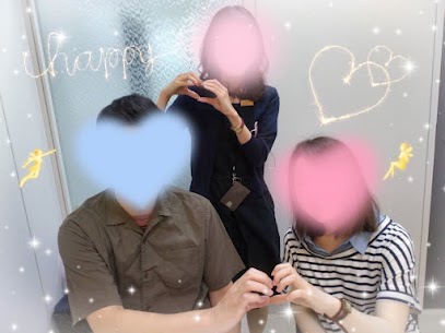 こんにちは！結婚相談所IBJメンバーズ大阪店です。

秋の季節が感じられ、過ごしやすくなりましたね✨
9月末の土日にも、大阪店はご成婚者さまのご来店がありましたので、ご紹介いたします💛

今回ご紹介するのは、

男性会員様：S様（40代前半）/女性様：M様

入会担当Ｙと、ベテランカウンセラーMが担当させていただきました。  

男性Sさまは今年4月にパーティースカウトからご入会され、約5か月の活動期間で成婚となりました(^^)

S様はとても優しく穏やかな男性様で、女性M様とはお見合いから意気投合されて、順調に真剣交際に進まれました。

交際中、将来の話をされて、お互いがしっかりイメージが湧き、未来が想像できたとき、お二人が決意されプロポーズに進まれます。

時は迷うこともあったり、お相手のお気持ちが見え辛いと不案になったりありますが、その時こそ担当にお気持ちを聞かせて頂ければ、お相手に確認の取り方、伝え方もアドバイスが出来ます。

お二人が一緒になられた時、どんなことでも想いを伝えあい、問題が起きても解決できるお二人になって頂きたいからです。

とてもお似合いのお二人に、私も嬉しく安心いたしました✨

成婚のご挨拶時にIBJのウェディングプランナーからお式会場のご案内もさせて頂き、お二人でこれから式場の見学に行かれます。

これから色々お二人で決めていくことも多くなると思いますが、お互いの「こうしたい」を伝えあって進めて下さいね☺️