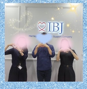 こんにちは！結婚相談所IBJメンバーズ大阪店です。

淀川花火大会が秋に開催されると先日知り、情報知るのが遅かった私ですが、既に婚活中の会員さま達は、花火大会デートもされておられました💛

花火大会をお二人で見て、より仲が深まることを担当達も楽しみにしております✨

さて今回ご紹介するのは、
男性会員：Ｉ様（30代半ば）

入会担当Ｙと、ベテランカウンセラーＤが担当させていただきました。  

男性Ｉ様は今年5月にパーティースカウトからご入会され、約5か月の活動期間で成婚となりました(^^)

とても高身長でイケメンさんの男性会員さまです。

I様は「結婚相手は自分の納得した女性が良い」とおしゃっておられたので、活動開始から何人かお見合いをされ、早くからお一人のお相手に絞られていました。

成婚のご挨拶時、「彼女のためにどんなことでもやってあげたい！」と、覚悟もしっかり伺うことが出来ました💛

これからお二人でどんなことがあってもお気持ちを伝えあって、素敵な家庭にしてくださいね☺️

ご来店・オンラインにて
絶賛受付中です！ 
ーーーーーーーーーーーーーーーーーー

婚活のご相談と言えば、
【業界最大級の会員・婚約までサポート】
結婚相談所ＩＢＪメンバーズ大阪店へご依頼ください(^^)/

ーーーーーーーーーーーーーーーーーーー
↓まずはお気軽に無料相談からどうぞ💍