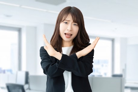 こんにちは☺️ 
【　結婚相談所IBJメンバーズ有楽町店　】です！
✓まずは、ここからチェック！ 
https://www.loungemembers.com/yurakucho/

今回もお客様からのよくある質問にご回答いたします！

「結婚前のすり合わせ」って何が必要なの？？
です！
そんな人のためにチェックリストを作ったので参考ください✨

💍 結婚前すり合わせチェックリスト
① お金のこと

▢収入・貯金額は共有する？どこまで？
▢家計は「共同」「別」「一部共同」どれにする？
▢生活費の分担割合は？
▢借金・ローンの有無を確認した？
▢結婚後の貯金の方針は一致している？
▢お金の優先順位（旅行・外食・貯金・趣味）は一致している？

② 居住・生活環境

▢住む地域はどこにする？
▢実家との距離はどうする？
▢賃貸 or 持ち家？
▢ペットを飼うことについて一致している？

③ 家事分担

▢掃除・洗濯・料理の分担は話し合った？
▢ゴミ出し・買い物など細かい家事も決めた？
▢得意・不得意は共有した？
▢家事代行などの外注は使う？使わない？

④ 仕事・キャリア

▢二人とも仕事をどの程度優先する？
▢転勤・異動の可能性は共有した？
▢出産後の働き方の希望は一致している？
▢休みの日の過ごし方の希望は一致している？

⑤ 子どもについて

▢子どもを欲しいかどうか一致している？
▢何人くらい希望している？
▢教育方針（習い事・学校など）の方向性は似ている？
▢不妊治療への考え方を共有した？
▢妊娠・出産期のサポートについて話した？

⑥ 家族（親）との関わり方

▢実家との付き合い方（頻度・距離感）は一致している？
▢同居の可能性について話した？
▢介護の方針を共有した？
▢親の干渉にどう対応するか決めた？

⑦ 価値観・生活習慣

▢生活リズム（早寝遅寝・休日の過ごし方）は近い？
▢片付けや清潔感の基準は似ている？
▢お金の価値観は近い？
▢飲み会・趣味・友達付き合いへの考え方は？
▢ギャンブル・浪費に関する姿勢は共有した？

⑧ コミュニケーション・愛情表現

▢連絡頻度・スキンシップの好みは合っている？
▢ケンカしたときの対応を話し合った？
▢感謝を伝えるスタイルは合う？
▢一人時間の必要度は近い？

⑨ 健康・生活習慣

▢持病や体質は共有した？
▢お酒・タバコについての価値観は？
▢食生活（アレルギー・好き嫌い）は問題ない？

⑩ 将来のビジョン

▢5年後・10年後の生活イメージを共有した？
▢理想の働き方・住み方が近い？
▢大きな夢（独立・移住など）は話した？

上記のことだけすり合わせをしておけば心配いらないというわけではありませんがとても大事な内容なのでぜひご利用ください！

もっと詳しく知りたいという方は↓

♡業界最大級の会員・婚約までサポート♡
【　本気の人だけの、IBJメンバーズ　】
まずはお気軽なご相談の 来店予約はこちらから↓↓
https://www.loungemembers.com/yurakucho/ 地下鉄有楽町駅直結★徒歩1分！！
 
【⭐IBJの動画もご紹介させていただきます⭐】
結婚相談所で活動をするのに一番大事なこととは？
https://www.youtube.com/watch?v=dHnL7PsbZQc&t=52s