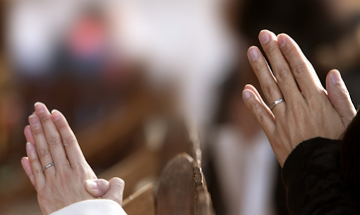 こんにちは⚓
 
 神戸・三宮の結婚相談所IBJメンバーズ神戸店です！ 
 
いつもブログをご覧いただきありがとうございます😊

気づけば、今年もあとわずか。
カレンダーをめくりながら、
この一年を振り返っている方も多いのではないでしょうか📅

仕事、日常、人間関係――忙しく過ごす中で、ふと立ち止まったときに浮かぶのが「これからの人生」のこと。

年末は特に、街の雰囲気や周囲の動きも相まって、「結婚」や「パートナー」という言葉が、いつも以上に身近に感じられる時期です。

SNSを開けば、夫婦での年越しや家族写真、結婚報告。
親戚が集まる場では、「いい人はいないの？」と何気ない一言が響くこともあるかもしれません。

「焦ってはいけない」と思いながらも、心のどこかで不安が膨らむ――そんな経験はありませんか。

実は、年末から年始にかけては、
婚活を始める方が最も増える時期です😲
理由は明確で、「一年を振り返り、来年こそは変わりたい」と感じるから。

このタイミングで動き出した人ほど、翌年の春や夏に大きな変化を迎えるケースが少なくありません！

一方で、こんなお悩みを抱えている方も多いです。
・マッチングアプリを続けているが、結婚につながる出会いがない
・真剣度の違いに疲れてしまった
・年齢的に不安はあるけれど、相談する相手がいない
・婚活を頑張っているのに、結果が出ない

婚活は、努力すれば必ず報われるとは限らない世界です。
やみくもに行動するよりも、自分に合った方法と正しい方向性を知ることが、何より重要になります。

私たちIBJメンバーズの無料カウンセリングでは、
あなたのこれまでの婚活経験や現在の状況、理想や不安を丁寧にお伺いしながら、
「どんな相手と、どんなペースで、どのように結婚を目指していくのか」を一緒に整理していきます📝

「話を聞いてみたい」
「自分の可能性を知りたい」
そのお気持ちだけで十分です😌

実際にカウンセリングに来られた方からは、
「頭の中が整理されて気持ちが楽になった」
「一人で悩んでいた時間がもったいなかった」
「婚活に希望が持てた」
といった声を多くいただいています。

結婚相談所は、最後の手段ではありません。
真剣に人生を考える人が、遠回りをしないための選択肢です。

今年も、気づけばあっという間に過ぎてしまいました。。
「また来年考えよう」と先延ばしにすれば、同じ不安を抱えたまま次の年末を迎えてしまうかもしれません😢

でも、今年のうちに一歩踏み出せば、来年は確実に違う景色が見えてきます。
年末という節目は、自分の人生に向き合う絶好のチャンスです！

来年を、「出会いが始まる一年」にするために。
まずは、無料カウンセリングでお話ししてみませんか？

あなたの新しいスタートを、私たちは全力でサポートします。

※ IBJメンバーズ神戸店は三宮近郊の方だけではなく、 
明石・加古川・姫路方面からお越しくださる方も多いです😌 
（四国・中国地方の方もお気軽にご連絡くださいませ） 
 
 
ご来店・オンラインにて無料婚活相談会絶賛受付中です！
 相談所を比較検討されている方は ぜひ弊社ホームページもご覧くださいませ ↓↓