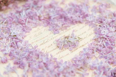 【🌸立春🌸】冬の眠りから覚める時！「春婚」を叶えるための3ステップ

こんにちは☆IBJメンバーズ銀座店です。
 2月に入り、暦の上では**「立春」**を迎えましたね。 まだまだ寒い日は続きますが、日差しの中にほんの少しだけ春の気配を感じる瞬間が増えてきた気がしませんか？

婚活において、この2月は「冬眠」を終えてスタートダッシュを切るのに最高のタイミングです。
今動き出すことで、ゴールデンウィークや初夏の最高のシーズンに「最愛のパートナー」と一緒に過ごせる可能性がグンと高まります。

今回は、春に向けて準備しておきたい「婚活アップデート」のポイントを3つご紹介します。

1. お見合い写真を「春仕様」に
冬の間、厚手のニットやダークカラーの服で写真を撮っていた方は、ぜひこの時期にアップデートを検討しましょう。

色: パステルカラーや明るいベージュなど、顔色が明るく見える色を。

素材: 少し軽やかなブラウスやシャツに変えるだけで、プロフィール画面での「爽やかさ」が激変します。

2. 「会いたい人」の条件を少しだけ広げてみる
立春は「新しいことが始まる日」。 これまで「年齢は○歳まで」「年収は○万以上」とガチガチに固めていた条件を、ほんの少しだけゆるめてみませんか？ 今まで検索に引っかからなかった「意外な運命のお相手」が、すぐそばで見つかるかもしれません。

3. デートの「予習」を始める
春はお出かけが楽しい季節です。 「暖かくなったら、あの公園の桜を見に行きたいな」「あのテラス席があるカフェでランチしたいな」と、未来のデートを想像してリストアップしておきましょう。 そのワクワクした気持ちは、お見合いの席での表情をぐっと魅力的にしてくれますよ。

お相手を探す場所であると同時に、「今の自分をより好きになる場所」でもあります。

「冬の間に少し婚活をお休みしてしまったな…」という方も大丈夫。 立春を機に、私たちと一緒に新しい一歩を踏み出してみませんか？

今のあなたのちょっとした変化が、数ヶ月後の大きな幸せに繋がっています。 どんな小さな悩みでも、まずはカウンセラーに聞かせてくださいね。

【本気の人だけの、IBJメンバーズ】
 
まずはお気軽なご相談の
銀座店来店予約はこちらから↓↓
https://www.loungemembers.com/ginza/
 
【⭐IBJのおすすめ動画もご紹介させていただきます⭐】
結婚相談所で活動をするのに一番大事なこととは？
https://www.youtube.com/watch?v=dHnL7PsbZQc&t=52s