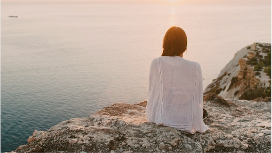 こんにちは^^！！ 【　結婚相談所IBJメンバーズ有楽町店　】です！ ✓まずは、ここからチェック！https://www.loungemembers.com/yurakucho/

今日はよくご相談のある、「あるある症候群」をご紹介しようと思います。 
≪選べない症候群≫
・婚活パーティーに参加する 
・相談所に登録して活動する 
・アプリに登録をする 
・街コンに参加する 
 
婚活の方法は様々ですが、活動を始めると沢山の異性と出会うことになります。 
特にIBJでの婚活は、とにかく会員数が多いことが特徴です！
いい人いるかなぁ～なんて気分で検索するならば、 お相手のプロフィールの多さにビックリされる方が多いです。 
そうなってくると、 『どんな人が良いのか』 『どんなタイプが自分に合っているのか』 と段々わからなくなってしまう症候群です。 
プロフィールを検索すればするほど、パーティーに参加すればするほど🤔 
【もう、どんな人が良いのかわかりません！！】 
・・・・・あるあるですね😊 
そういう時は、一度立ち止まって、 お相手に求めるもの、譲れないものを明確にしてみてください。 
そして、自分ひとりではなく、担当のカウンセラーや周りの知人へ相談し、 一旦現状を整理してみてください。 
そうすると視野が広くなり、あるある症候群から解放されます。 
 
そして最後に一言、、 「選ぶことも必要ですが、選ばれることも大切です」 
あるある症候群真っ只中の方は、 一度無料カウンセリングで相談してみてくださいね😌