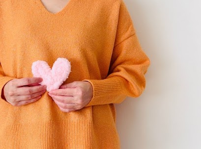 みなさま、こんにちは！ 
 博多駅から徒歩2分、結婚相談所IBJメンバーズ福岡店です。 

今回は、「どうすれば相手に好意を持ってもらえる？」に関して、
独断と偏見でお伝えいたします！（諸説あります、ご了承ください）

①相手の目を見て会話をする。
→下を向いていたり、何か違うことをしながら会話をするのは、相手からするとあまりいい気持ちはしないですよね！

➁お互いの共通点を見つける。
→共通の趣味、好きなものがあると、話題が出来るので、お話も盛り上がりやすくなりますね！

③笑顔第一。
→初対面での笑顔での挨拶、目を見て会話も大事ですね！


④相手の話を肯定する。
→「そうですよね」「なるほど」など、自分の考えや意見に共感してくれる、理解を示してくれる相手だと分かると印象もいいですね！

こちら、出会いの環境でも意識出来ることだと思います！

出会いの環境って……↓

・日常
・職場
・合コン
・街コン
・友人紹介
・マッチングアプリ
・婚活/恋活パーティ　などなど

たくさんある中で、どうやって相手に好印象を持ってもらえるか、どう関係性を築いていけばいいのか……、

もしも今、悩まれているのであれば、婚活のプロと一度、【無料婚活相談】でご自身の婚活について考えてみませんか？

あなたに合った婚活スタイルがきっと見つかります！

婚活は相談で変わります！！

IBJメンバーズ福岡店では
【無料婚活相談】を行っております。

ご来店・オンラインにて
絶賛受付中です！

ーーーーーーーーーーーーーーーーーー
♡ご自宅でご契約～お見合いもデートも可♡
結婚相談所 福岡＆婚活のご相談と言えば、
【業界最大級の会員・婚約までサポート】の
結婚相談所ＩＢＪメンバーズ福岡店へご依頼ください＾＾
ーーーーーーーーーーーーーーーーーーー