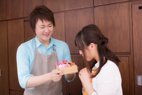 皆さま今年のGWはどのように過ごされたでしょうか？  
 今年は11連休の方も多く規制や旅行に行かれた方も多かったかと思います(*^^*)   
 
今回はこれから【婚活のタイミング】についてお話させていただきます。   
一般的に婚活を意識し始める年齢は20代後半～からが多いと言われています。
結婚ラッシュが訪れ、周りと比べて焦りを感じ始める事が大きな理由のひとつでしょう。   
ただ婚活のスタート時期としては、やりたいと思った今がベストです！！！
どの年代においても、人生で今が一番若い時です。
今の出会える年齢の内に自分の第一希望条の方とどう出会っていくかが重要です。   
あの時婚活やっておけば良かった。など後悔はしてほしくないです。   
素敵な未来に向けてIBJメンバーズで婚活を楽しみましょう！