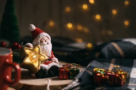 こんにちは🎄
【結婚相談所IBJメンバーズ東京店】です！

12月に入り、街は一気にクリスマスムードですね🎅✨
イルミネーションやクリスマスマーケットなど、
自然と距離が縮まりやすいデートスポットが多いのがこの季節の魅力です💕

❄️ イルミネーションデートおすすめスポット

🌟 丸の内仲通り（東京駅）
シャンパンゴールドのイルミネーションがとても上品で、
落ち着いた大人の雰囲気が魅力です✨
初デートや、真剣交際を意識し始めた頃のデートにもおすすめです☺️

🌟 恵比寿ガーデンプレイス
大きなクリスマスツリーとイルミネーションが印象的🎄
写真も撮りやすく、
「一緒に思い出を残せるデート」にぴったりのスポットです📸✨

🌟 六本木ヒルズ・けやき坂
東京タワーとイルミネーションが同時に楽しめる定番スポット🗼✨
ロマンチックな雰囲気なので、
2回目以降のデートや距離が縮まってきたお二人におすすめです💕

🍷 クリスマスマーケット（明治神宮外苑）

🎄 明治神宮外苑 クリスマスマーケット
本場ドイツの雰囲気を楽しめる、毎年大人気のクリスマスマーケット✨
ホットワインやソーセージ、スイーツなどを味わいながら、
歩いて回れるので自然と会話も弾みます🍷☺️

✔ 並びながら会話ができる
✔ 食べ物の好みが分かる
✔ 写真を撮って思い出に残せる

初デートでも緊張しすぎず、
自然体で過ごしやすいデートスポットです🎶

💡 冬デートで意識したいポイント
✔ 歩くデートでは「寒くないですか？」の一言を忘れずに
✔ 防寒しつつ、清潔感のある服装を意識
✔ 人混みが苦手な方は、早めの時間帯がおすすめ

こうしたさりげない気遣いが、
「一緒にいて安心できる」「また会いたい」につながります☺️✨

🎁 クリスマスシーズンはご縁が進みやすい時期
イベントが多いこの季節は、
将来を意識した出会いが生まれやすいタイミングです💍

この冬のデートが、
来年につながる大切なご縁になりますように🎄💖

デートプランに迷った際は、
いつでもお気軽にご相談くださいね☺️
 
【⭐IBJのおすすめ動画もご紹介させていただきます⭐】
結婚相談所で活動をするのに一番大事なこととは？
https://www.youtube.com/watch?v=dHnL7PsbZQc&t=52s
 
【東京都での婚活なら結婚相談所 IBJメンバーズ東京店】
東京駅八重洲北口から徒歩3分とアクセスのしやすさが特徴です。
東京都で婚活するなら、東京都中央区にある結婚相談所IBJメンバーズ東京店へ。

まずはお気軽なご相談の
東京店来店予約はこちらから↓↓