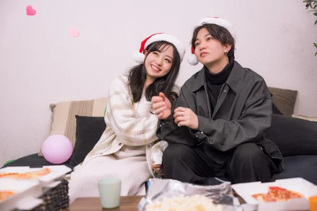 皆さんこんにちは！
IBJメンバーズ東京店です！

今回は20代から婚活を始めるメリットについてお伝えします💖

💍✨20代から始める婚活という選択 ― 未来を叶える第一歩✨💍

「まだ20代だし、婚活は早いかな？」
そう思っていませんか？😊

実は今、20代から婚活をスタートする方が増えています。
その理由は――“早く始めるからこそ得られる、大きなメリット”があるからです🌸

🌟 ① 出会いのチャンスが圧倒的に広い！

20代は婚活市場でも特に人気の高い年代です💖

✔ 異性からのアプローチが多い
✔ 年齢層の幅広いお相手と出会える
✔ 将来を真剣に考える方とのマッチング率が高い

若さは大きな魅力のひとつ✨
選択肢が広い今だからこそ、焦らずじっくり理想のお相手を探すことができます。

🌈 ② 結婚生活を長く楽しめる

20代で結婚を考えることで、

👫 パートナーと過ごす時間をたっぷり持てる
🏡 ライフプランを早めに設計できる
💼 仕事と家庭のバランスを計画的に整えられる

将来設計に余裕があるのも大きな魅力です。
貯蓄・住まい・キャリア・子育てなど、
人生の大切な選択を“二人で”考えられる時間が増えます✨

🌱 ③ 自分磨きの最高のタイミング

20代は、人生の中でも特に成長できる時期。

婚活を通して

💬 コミュニケーション力アップ
💡 自己理解が深まる
💄 外見・内面ともにブラッシュアップ

単に「結婚相手を探す」だけでなく、
“理想の自分になるための活動”にもなります✨

⏳ ④ 理想と現実をすり合わせる時間がある

結婚には少なからず「理想」と「現実」があります。

早く始めることで

✔ 本当に大切にしたい価値観が見えてくる
✔ 条件だけではない“相性”に気づける
✔ 焦らず納得のいく選択ができる

時間に余裕があるからこそ、後悔のない婚活ができるのです😊

💖 婚活は“頑張る”より“楽しむ”ことが大切

婚活というと、少し勇気がいるかもしれません。

でも、
🌷 新しい出会い
🌷 新しい価値観
🌷 新しい未来

それらに出会えるワクワクの時間でもあります✨

プレッシャーを感じすぎず、
自然体のあなたで取り組むことが成功への近道です。

🎀 20代婚活は、未来への最高の自己投資 🎀

「いつか結婚したい」
そう思った“今”が、実はベストタイミングかもしれません。

20代からの一歩が、
理想のパートナーとの幸せな未来へとつながります💍✨

🌸 まずはお気軽にご相談ください 🌸

【本気の人だけの、IBJメンバーズ】
 
まずはお気軽なご相談の
東京店来店予約はこちらから↓↓
https://www.loungemembers.com/tokyo/
 
【⭐IBJのおすすめ動画もご紹介させていただきます⭐】
結婚相談所で活動をするのに一番大事なこととは？
https://www.youtube.com/watch?v=dHnL7PsbZQc&t=52s
 
【東京都での婚活なら結婚相談所 IBJメンバーズ東京店】
 
東京都で婚活するなら、東京都中央区にある結婚相談所IBJメンバーズ東京店へ。
東京駅八重洲北口から徒歩3分とアクセスのしやすさが特徴です。
本気で結婚したいと思ったら、結婚相談所IBJメンバーズ東京店。