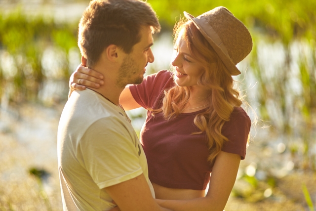 お見合い結婚と恋愛結婚では、お付き合いするお相手との出会い方と真剣度が違う