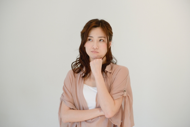 年収300 万の女性が20代で結婚するデメリットとは?