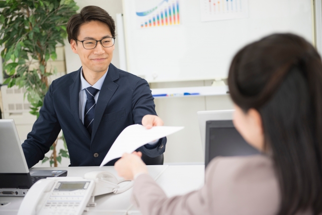 ・職場の女性にアプローチする